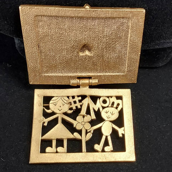 Vintage AJC Signed Mother's Day Mail Brooch Gold Tone - Picture 12 of 13